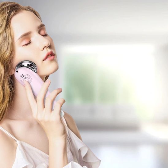 Appareil-de-massage-facial-EMS-micro-courant-lifting-du-visage-compresse-chaude-froide-nettoyage