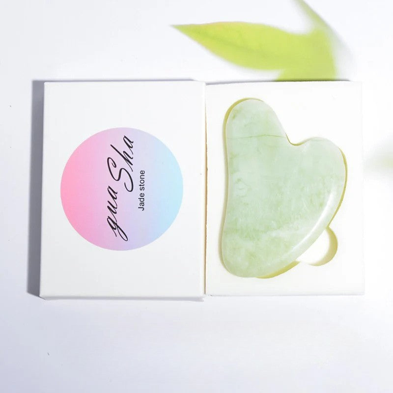 Gua sha assiette à gratter en forme de coeur de jade vert clair