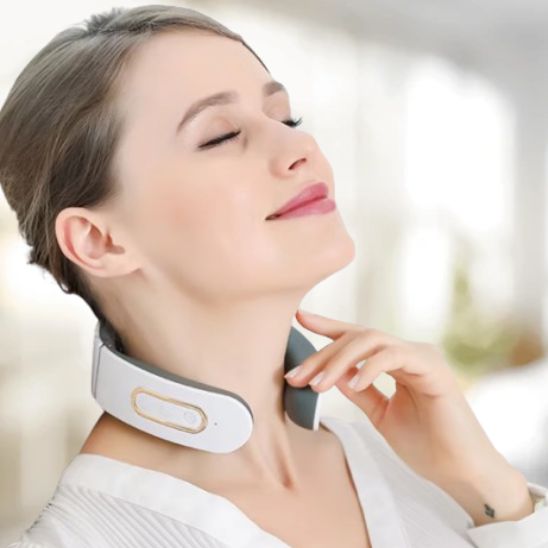 masseur-cervical-electrique-impulsions-pour-cou-epaules-blanc
