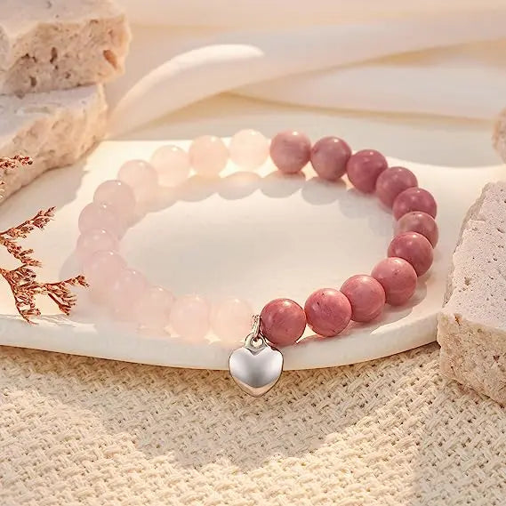 Bracelet-en-perles-roses-coeur