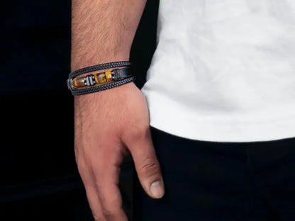 Bracelet-oeil-tigre-cuir-noir-homme-spiritualite-poignet