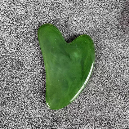 Gua-Sha-facial-stone-cire-d'abeille-massage-visage-cernes-relaxation-vert