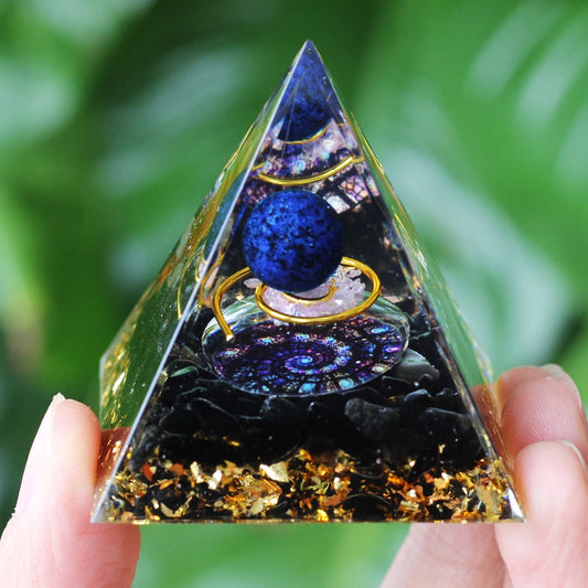 Statuette-orgonite-chance-pyramide-de-fortune-bleu-noir