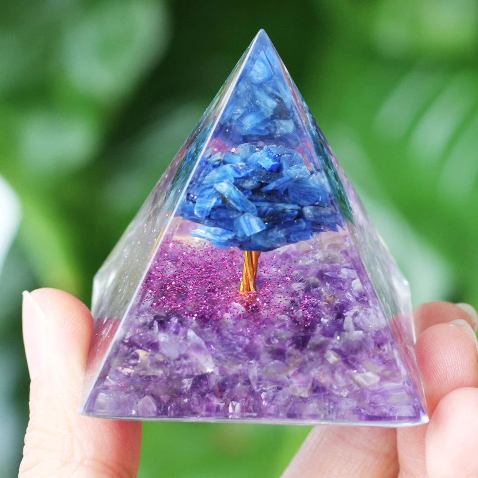 Statuette-orgonite-chance-pyramide-de-fortune-bleu-violet