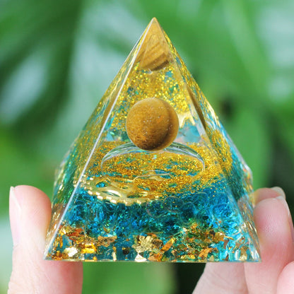 Statuette-orgonite-chance-pyramide-de-fortune-cristal