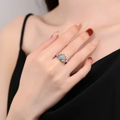 bague-femme-fleur-de-lotus-yoga-femme-main